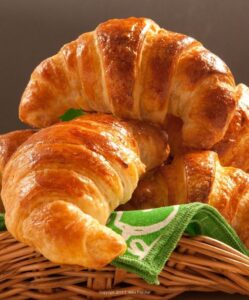 CROISSANT – Receita caseira com ingredientes comuns e sem laminadora