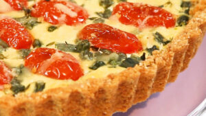 QUICHE DE QUEIJOS COM TOMATINHOS